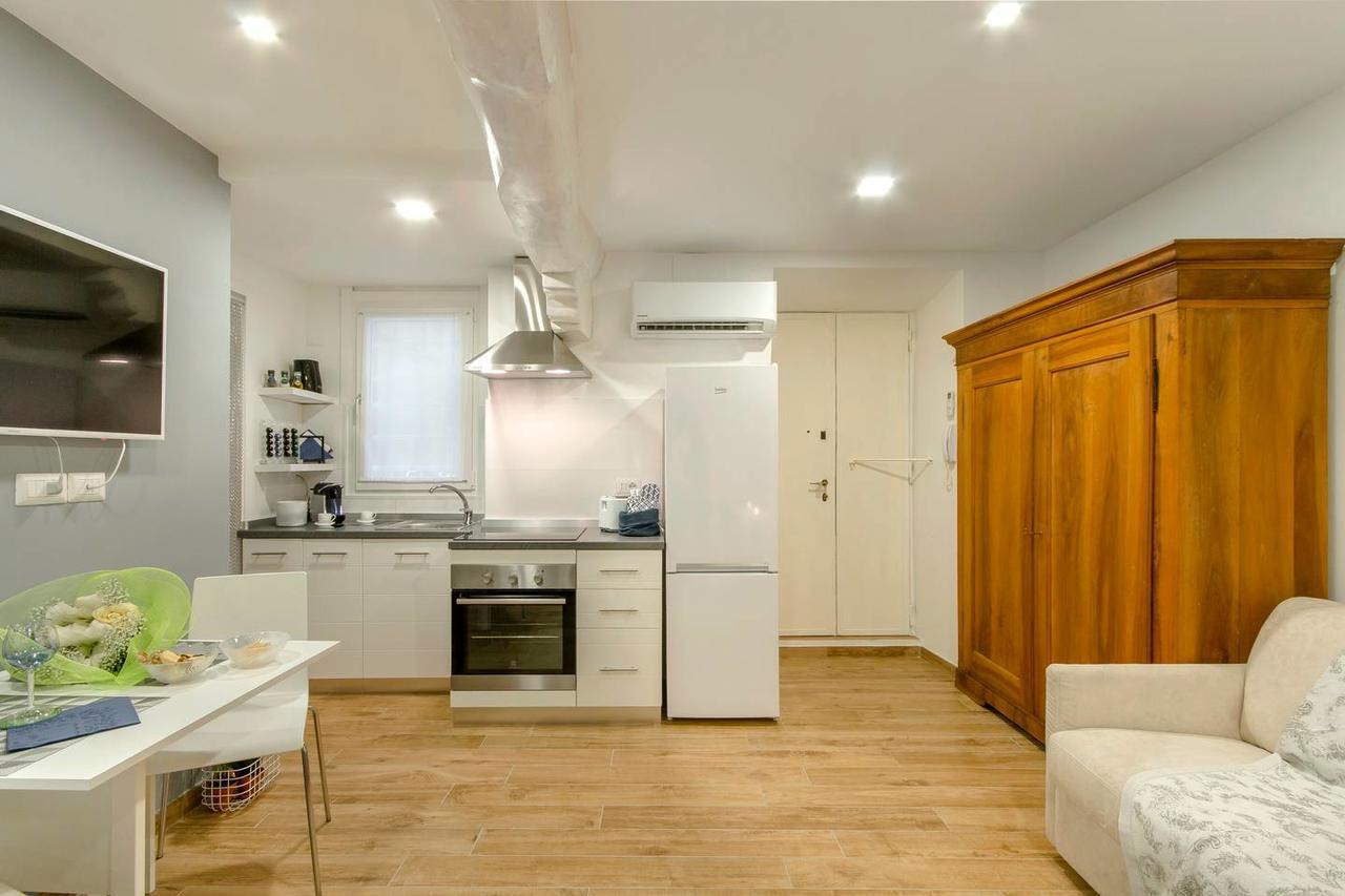 Brand New! Luxurious Apartment In Heart Of Милано Екстериор снимка